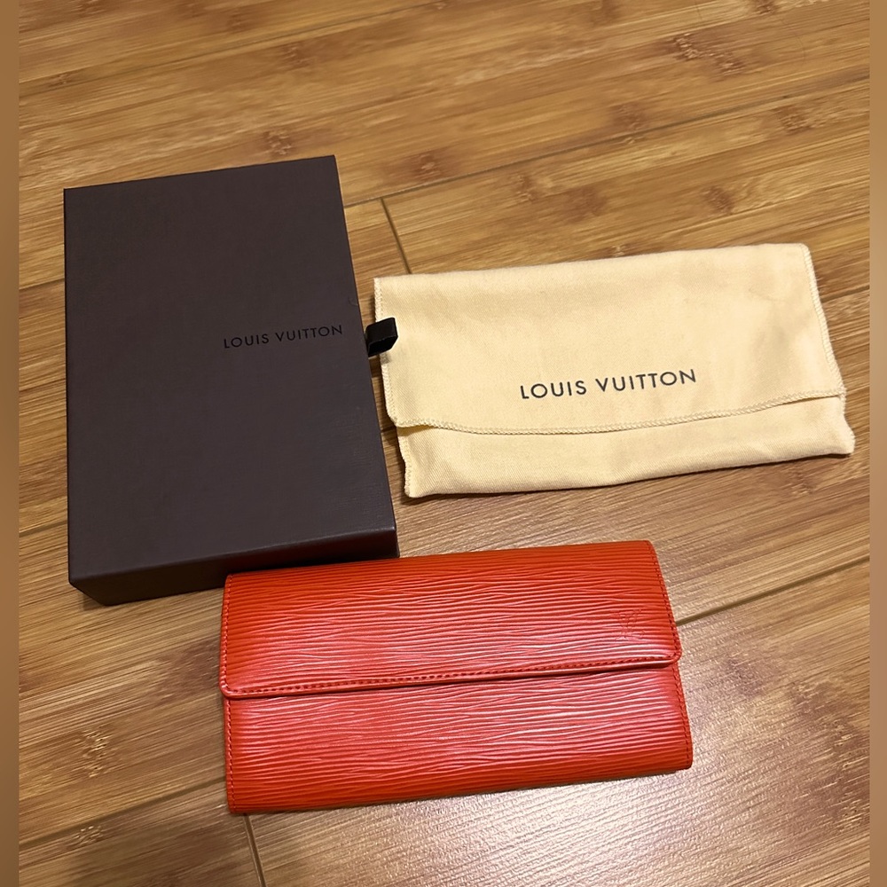 Excellent condition Louis Vuitton Epi pigment (orange) Sarah wallet